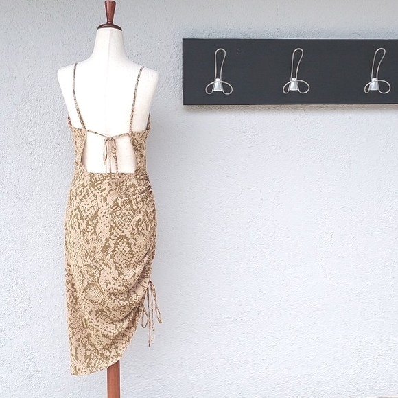 Cut-out Dress With Rouched Side - Picture 2 of 13